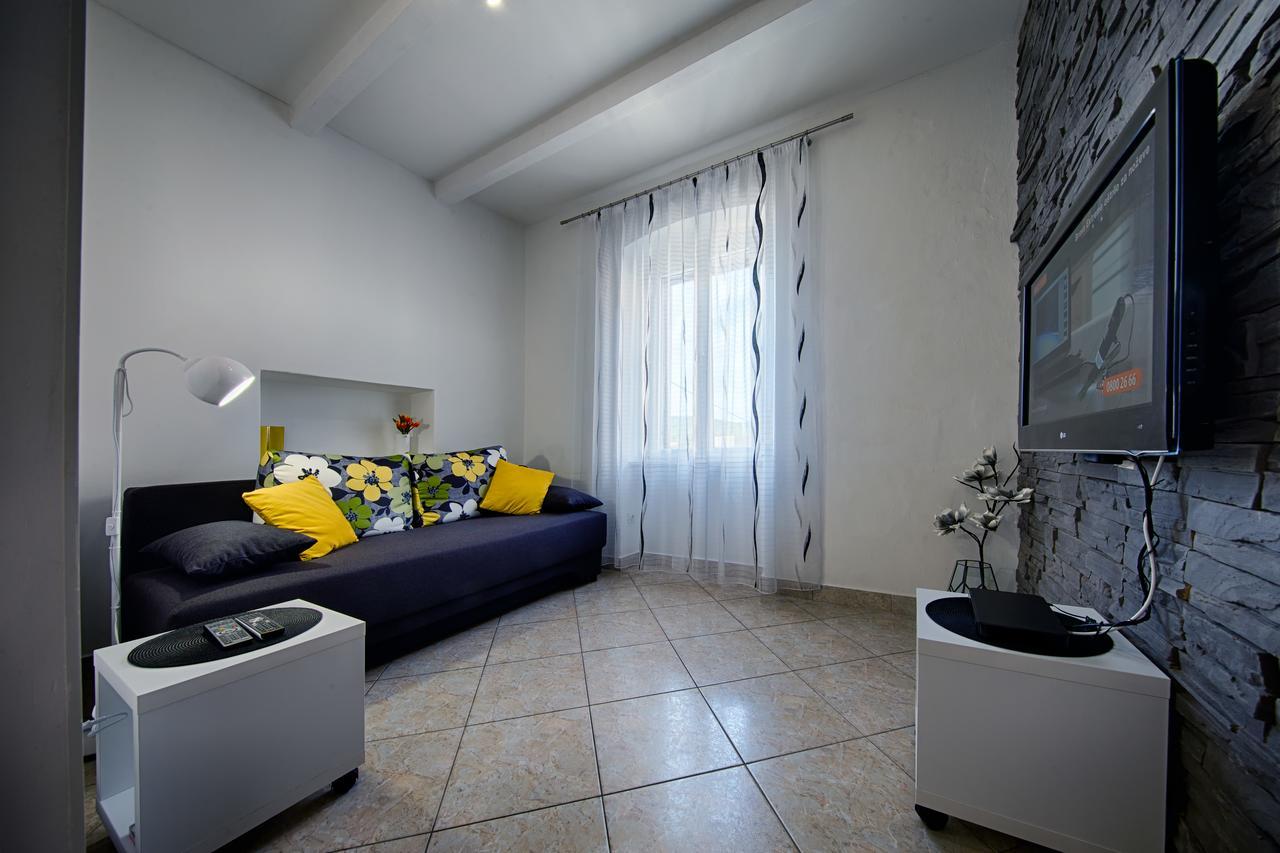 Apartment Jure Vis Ngoại thất bức ảnh