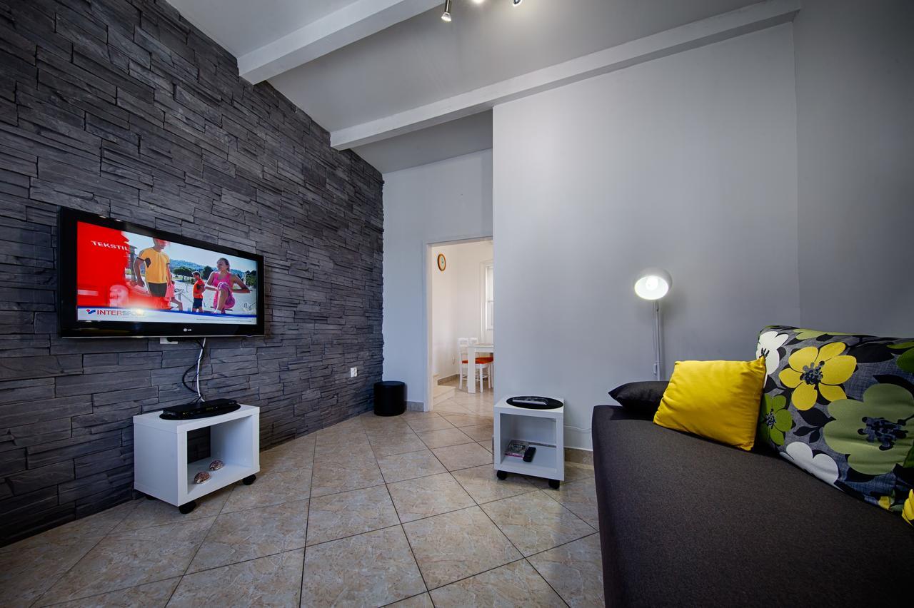 Apartment Jure Vis Ngoại thất bức ảnh