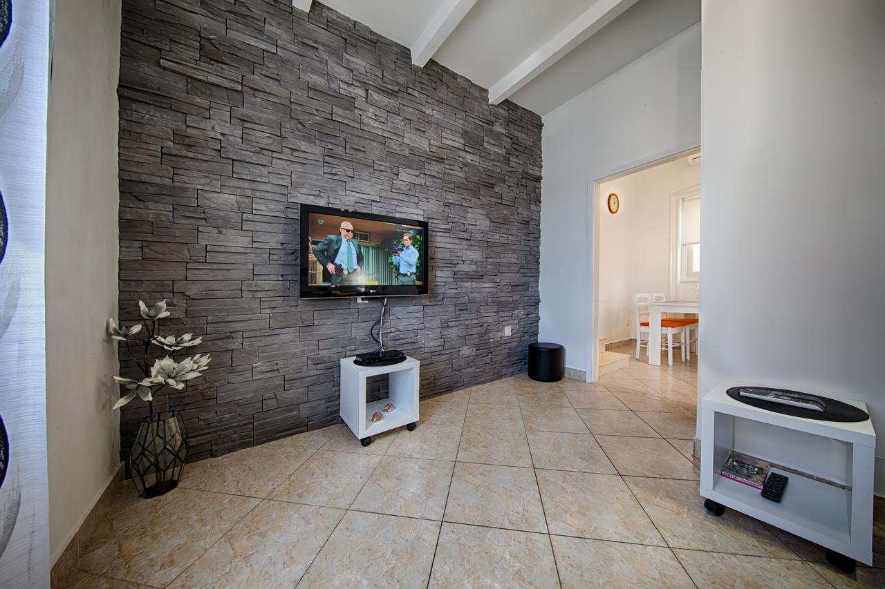 Apartment Jure Vis Ngoại thất bức ảnh